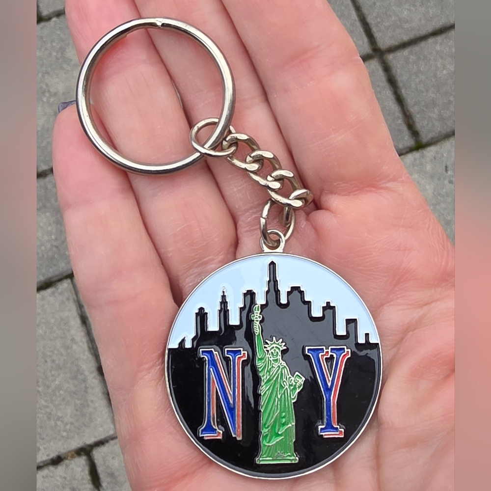 NYC Statue Of Liberty Skyline Keychain